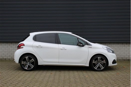 Peugeot 208 - 1.2 110pk 5D EAT6 GT-Line AUTOMAAT / navi / - 1