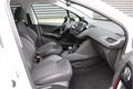 Peugeot 208 - 1.2 110pk 5D EAT6 GT-Line AUTOMAAT / navi / - 1 - Thumbnail