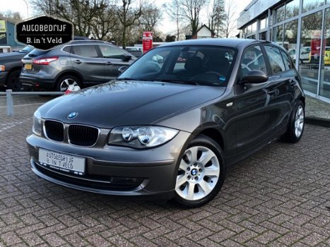 BMW 1-serie - 118i High Executive 5-DRS AUT Navi, Climate, PDC, Multif. Stuur, LM Velgen - 1