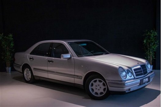Mercedes-Benz E-klasse - 240 Elegance E240 | AUT | 69k km's | CAR-PASS | Youngtimer | Uniek | Garant - 1