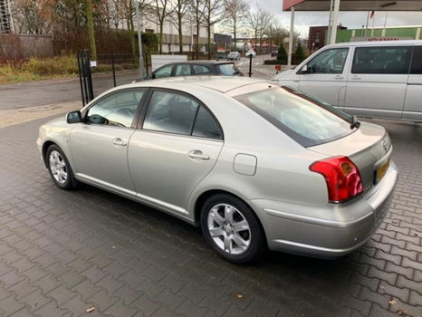 Toyota Avensis - 1