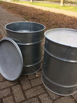 Verzinkte vaten van 100 liter met deksel. - 4