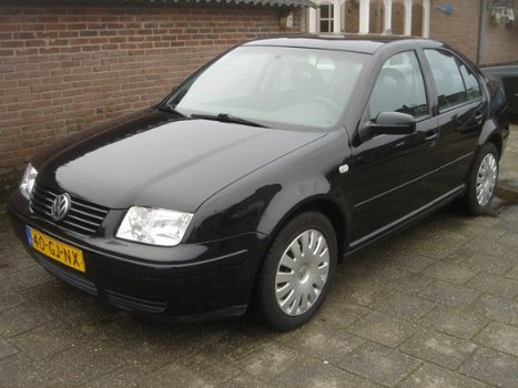 Volkswagen Bora - 1.6 Trendline - 1