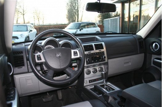 Dodge Nitro - 2.8 CRD 4X4 AUT SXT GRIJS KENTEKEN - 1