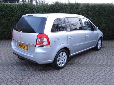 Opel Zafira - 1.8 Cosmo Automaat | Leer | Stoelverwarming | Trekhaak | Navigatie - 1