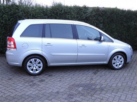 Opel Zafira - 1.8 Cosmo Automaat | Leer | Stoelverwarming | Trekhaak | Navigatie - 1