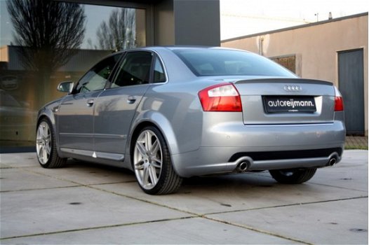 Audi A4 - 2.4 MT 2 x S-Line // Leder // Navi // 19