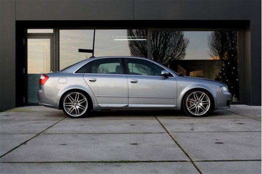 Audi A4 - 2.4 MT 2 x S-Line // Leder // Navi // 19