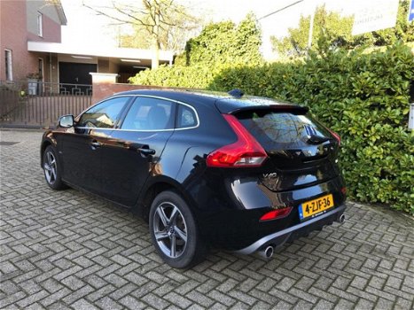 Volvo V40 - 2.0 D4 Summum Business R-design 190PK navigatie - 1