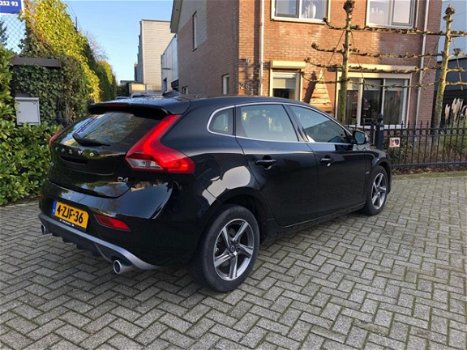 Volvo V40 - 2.0 D4 Summum Business R-design 190PK navigatie - 1