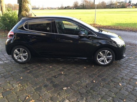 Peugeot 208 - 1.4 VTi Griffe compleet uitgevoerd - 1