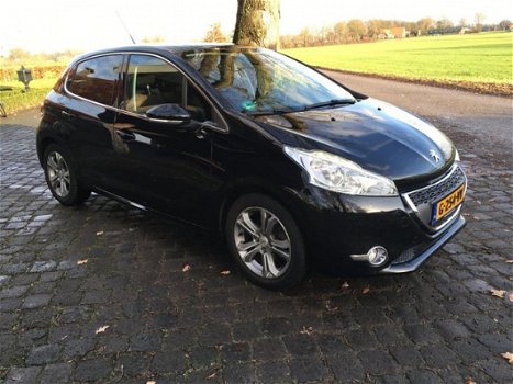 Peugeot 208 - 1.4 VTi Griffe compleet uitgevoerd - 1