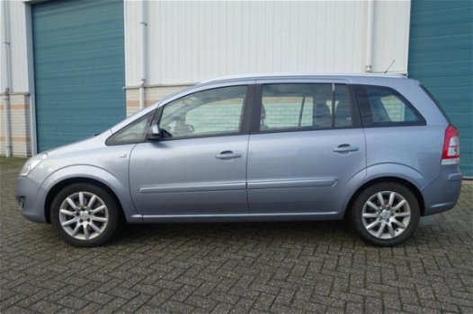 Opel Zafira - 2.2 Temptation navigatie - lm. velgen - lage km stand - trekhaak - parkeersensoren v & - 1