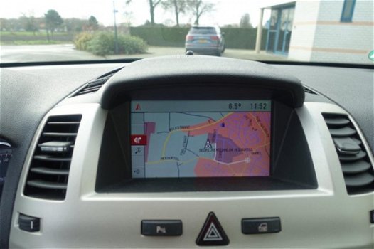 Opel Zafira - 2.2 Temptation navigatie - lm. velgen - lage km stand - trekhaak - parkeersensoren v & - 1