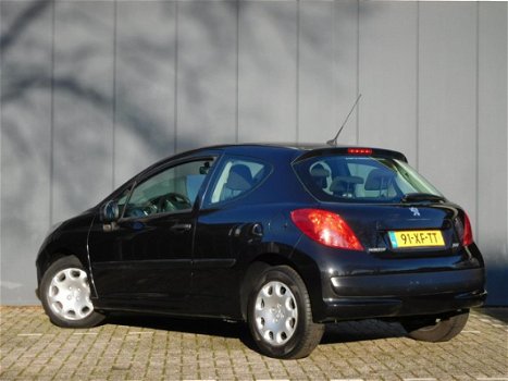 Peugeot 207 - 1.4-16V XR - 1