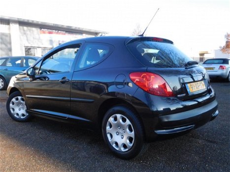 Peugeot 207 - 1.4-16V XR - 1