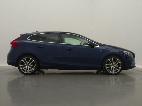 Volvo V40 - 2.0 D4 Ocean Race Business / NAVI / AIRCO-ECC / PANORAMADAK / LEDER / XENON / PDC / LMV - 1