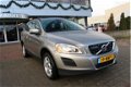 Volvo XC60 - 2.4 D5 AWD Momentum Panoramadak BLIS Navi Stoelverw Leer - 1 - Thumbnail