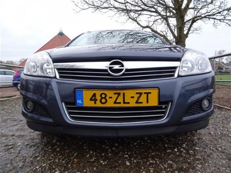 Opel Astra Wagon - 1.6 Temptation Met Navi + Airco + Cruise Nu € 2.750, - 1