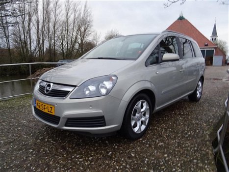 Opel Zafira - 2.2 Cosmo Autom + PDC + 1/2 Leer Nu € 4.975, - 1