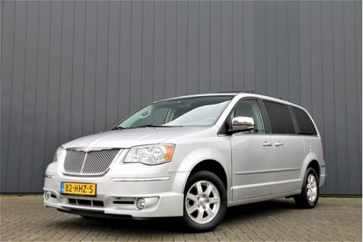 Chrysler Grand Voyager - 3.8i V6 SE AUTOMAAT / STOW 'N GO / LEDER / NAVI / 7 PERS - 1