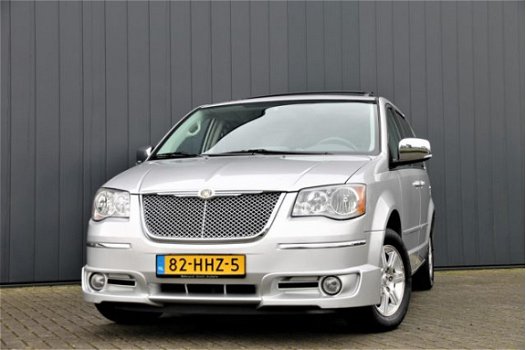 Chrysler Grand Voyager - 3.8i V6 SE AUTOMAAT / STOW 'N GO / LEDER / NAVI / 7 PERS - 1