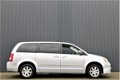 Chrysler Grand Voyager - 3.8i V6 SE AUTOMAAT / STOW 'N GO / LEDER / NAVI / 7 PERS - 1 - Thumbnail