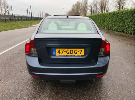 Volvo S40 - 2.0D Momentum / Leer / Navi / Automaat - 1