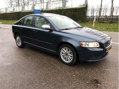 Volvo S40 - 2.0D Momentum / Leer / Navi / Automaat - 1