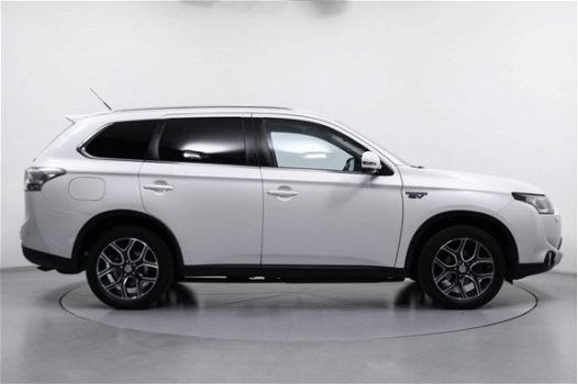 Mitsubishi Outlander - 2.0 PHEV Executive Edition X-Line Excl BTW Automaat 1e Eigenaar NL-auto Navi - 1