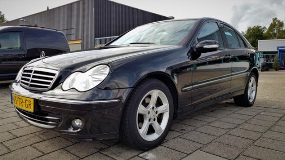 Mercedes-Benz C-klasse - 200 CDI Avantgarde Automaat, lage originele KM, Navi - 1