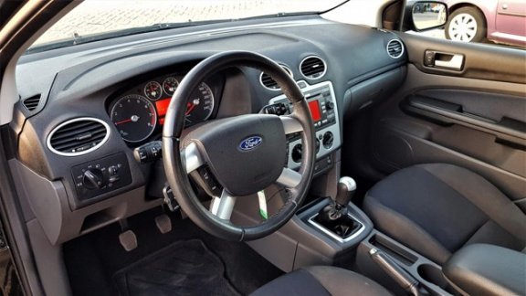 Ford Focus Wagon - 1.8-16V Futura Flexifuel Trekhaak, Stoelverwarming - 1