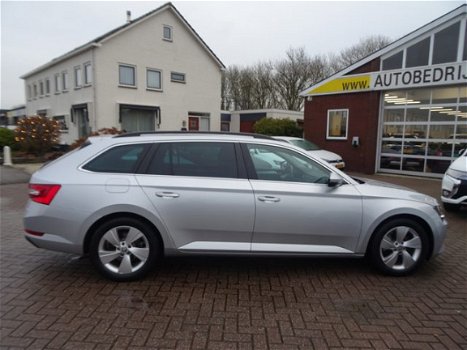 Skoda Superb Combi - 1.6 TDI Ambition BNS Xenon, Trekhaak, Navi, Pdc v+a - 1