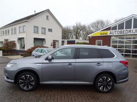 Mitsubishi Outlander - 2.0 PHEV Executive Edition Ex. BTW, Navi, Camera, 18''Lmv - 1