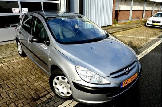 Peugeot 307 - 1.4 XR Hatchback 5-DRS AIRCO *ZO GOED ALS NIEUW - 1