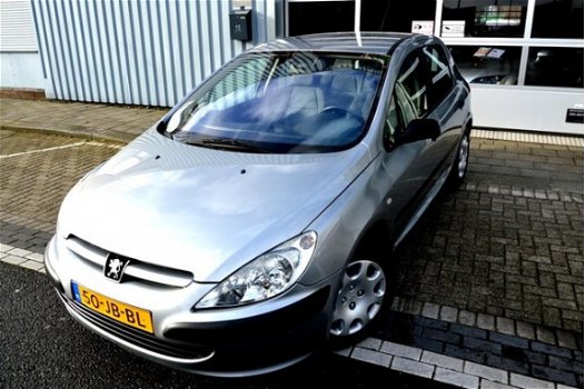 Peugeot 307 - 1.4 XR Hatchback 5-DRS AIRCO *ZO GOED ALS NIEUW - 1