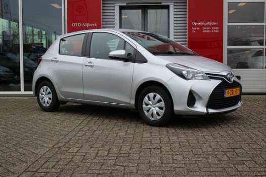 Toyota Yaris - 1.0 VVT-i Aspiration met navigatie - 1