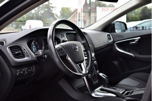 Volvo V40 - 2.0 D4 190 PK Automaat Momentum, Navigatie, Parkeerhulp, Digitale Cockpit - 1