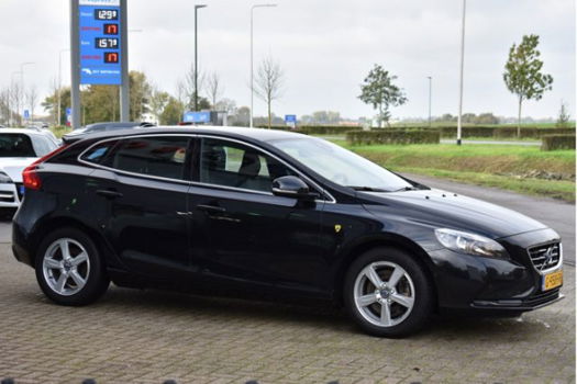 Volvo V40 - 2.0 D4 190 PK Automaat Momentum, Navigatie, Parkeerhulp, Digitale Cockpit - 1