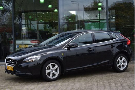 Volvo V40 - 2.0 D4 190 PK Automaat Momentum, Navigatie, Parkeerhulp, Digitale Cockpit - 1