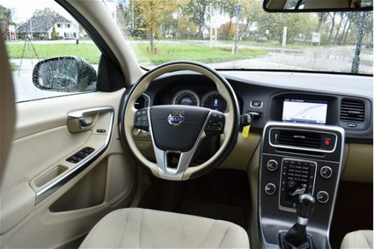 Volvo V60 - 1.6 T3 150PK Momentum, Climate Control, Navigatie, Isofix - 1
