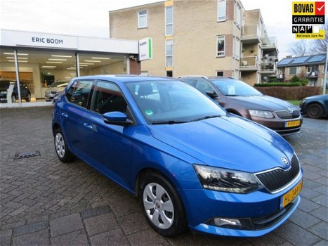 Skoda Fabia - 1.2 TSI Ambition NAVIGATIE /CARKIT/ TREKHAAK/STUURBEDIENING - 1