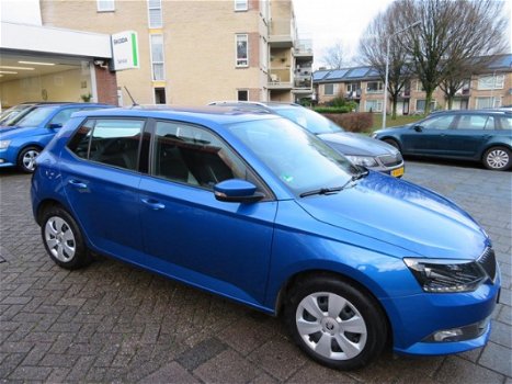 Skoda Fabia - 1.2 TSI Ambition NAVIGATIE /CARKIT/ TREKHAAK/STUURBEDIENING - 1