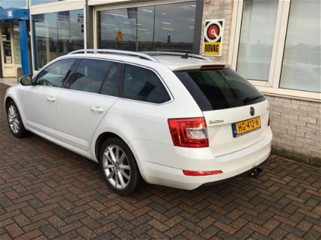 Skoda Octavia Combi - 1.6 TDI Greentech Style Businessline /PANORAMADAK/AUTOMAAT/NAVIGATIE - 1