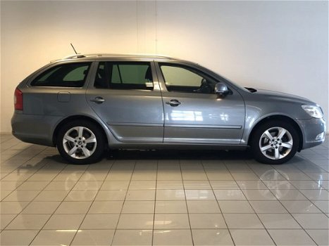 Skoda Octavia - 1.4 TSI Elegance Business Line [ Xenon Navigatie Cruise Clima - 1