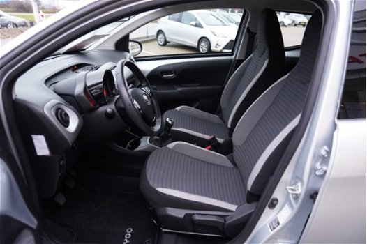 Toyota Aygo - 1.0 VVT-i 72pk 5D x-play - 1