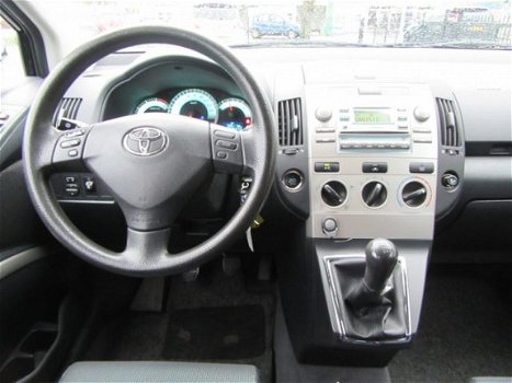 Toyota Corolla Verso - 2.2 D-4D Terra, Trekhaak - 1