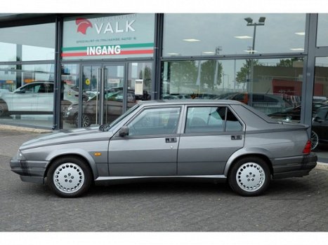 Alfa Romeo 75 - 3.0 V6 QV - 1