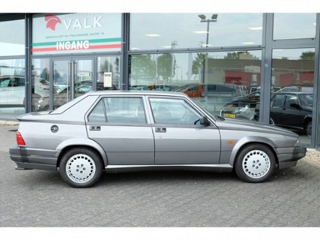 Alfa Romeo 75 - 3.0 V6 QV - 1