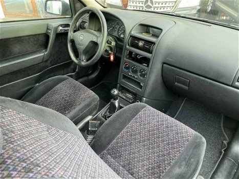 Opel Astra - 1.6-16V Comfort - 1